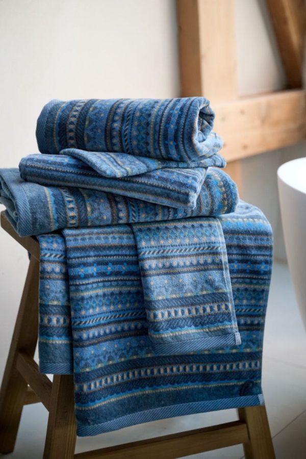 Large Bath Towel Geometric Print Dark Blue 70x140cm